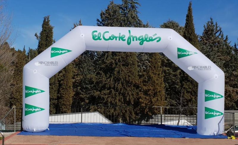 Arco de meta con publicidad hinchable para eventos